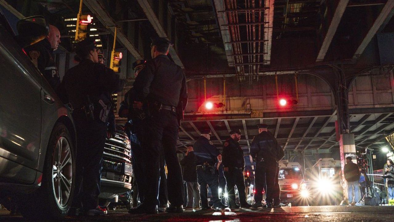 6 left injured in New York City subway shooting, one critically