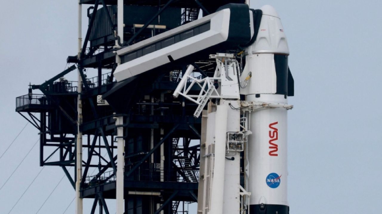 SpaceX postpones crew launch to ISS due to weather