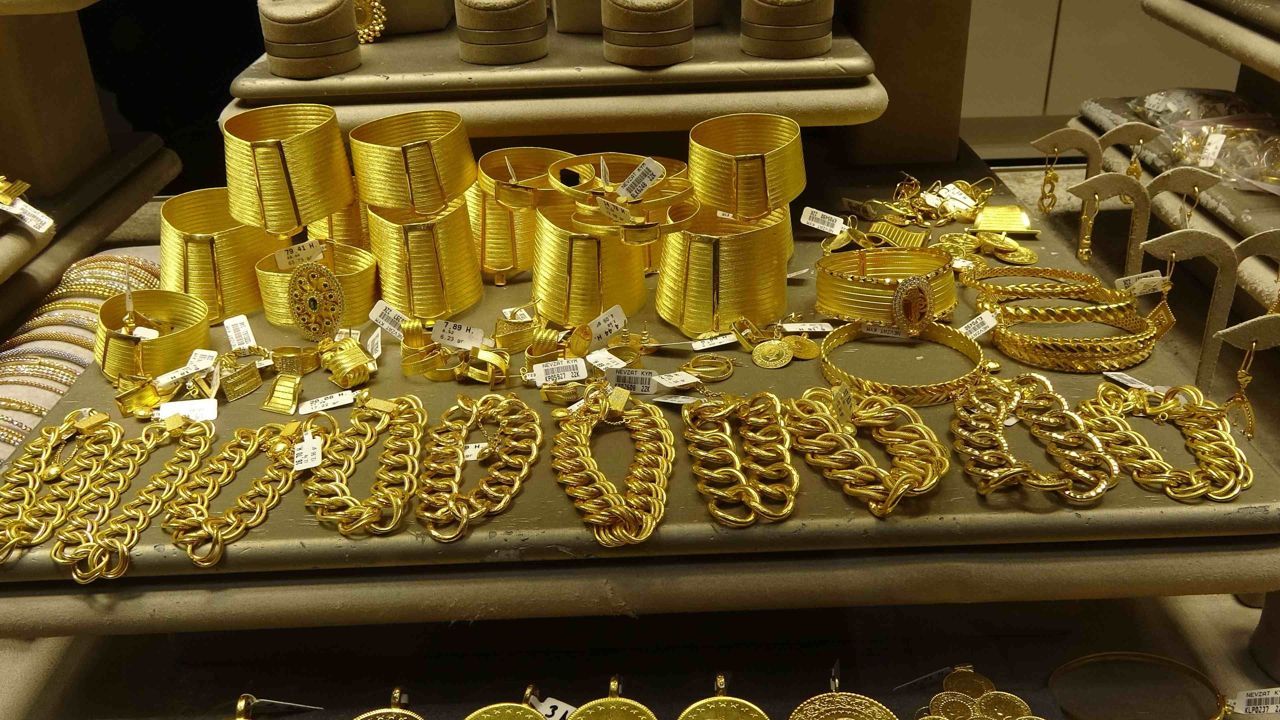 JPMorgan forecasts record gold prices amid investor interest