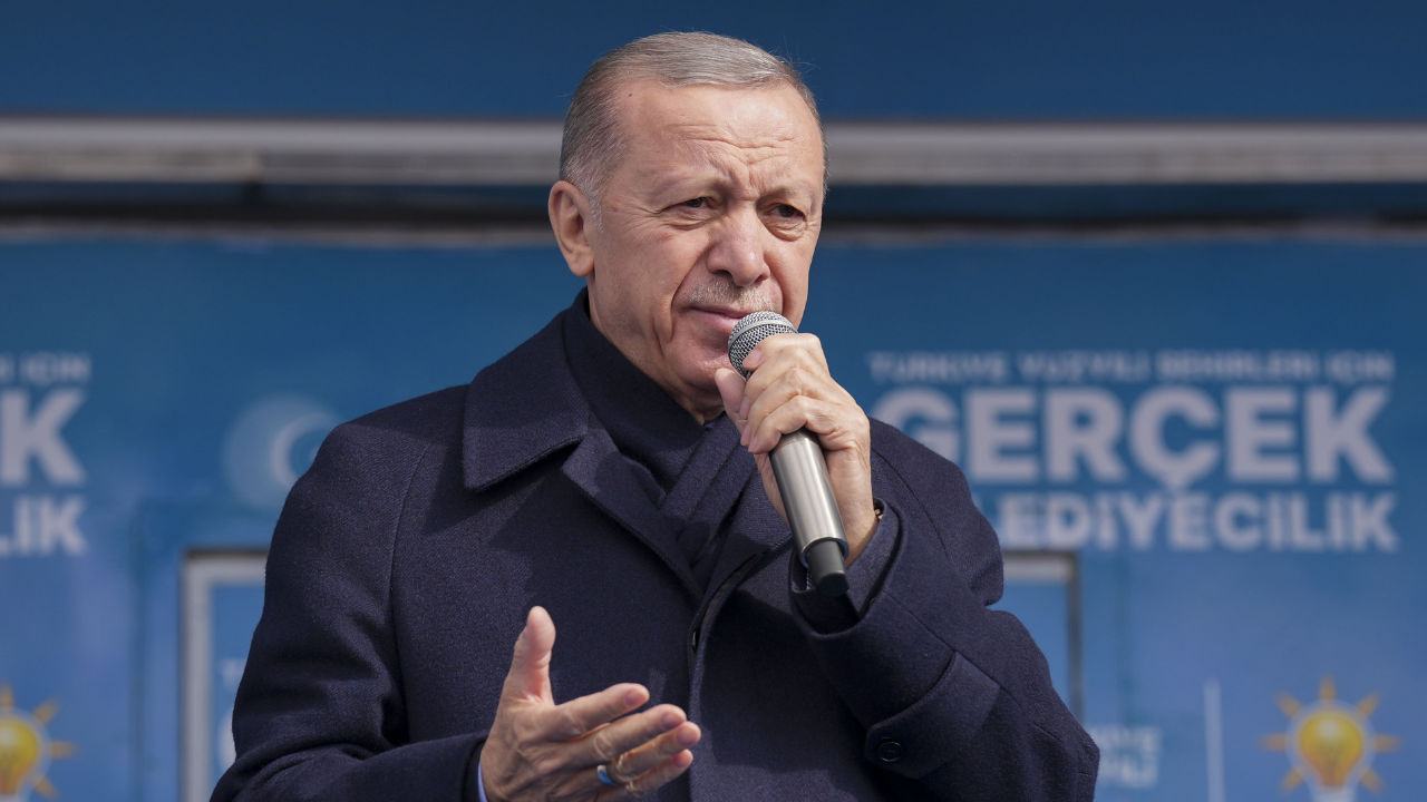 Erdogan addresses thousands in Erzurum rally ahead of key vote