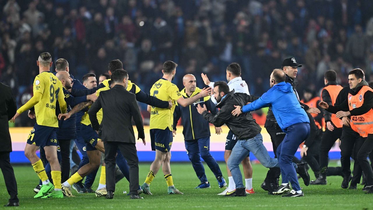 Fenerbahce triumph in clash-filled victory over Trabzonspor