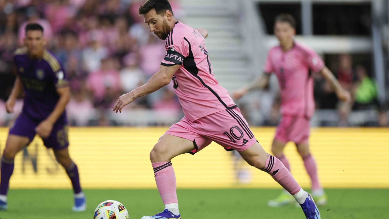 Refunds offered after Messi no-show in Hong Kong match