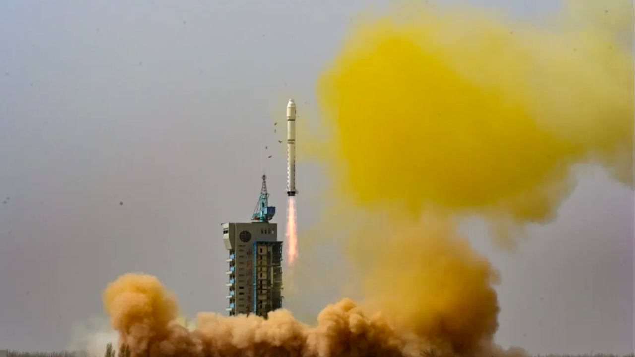China launches 3rd group of Yunhai-2 satellites for observation
