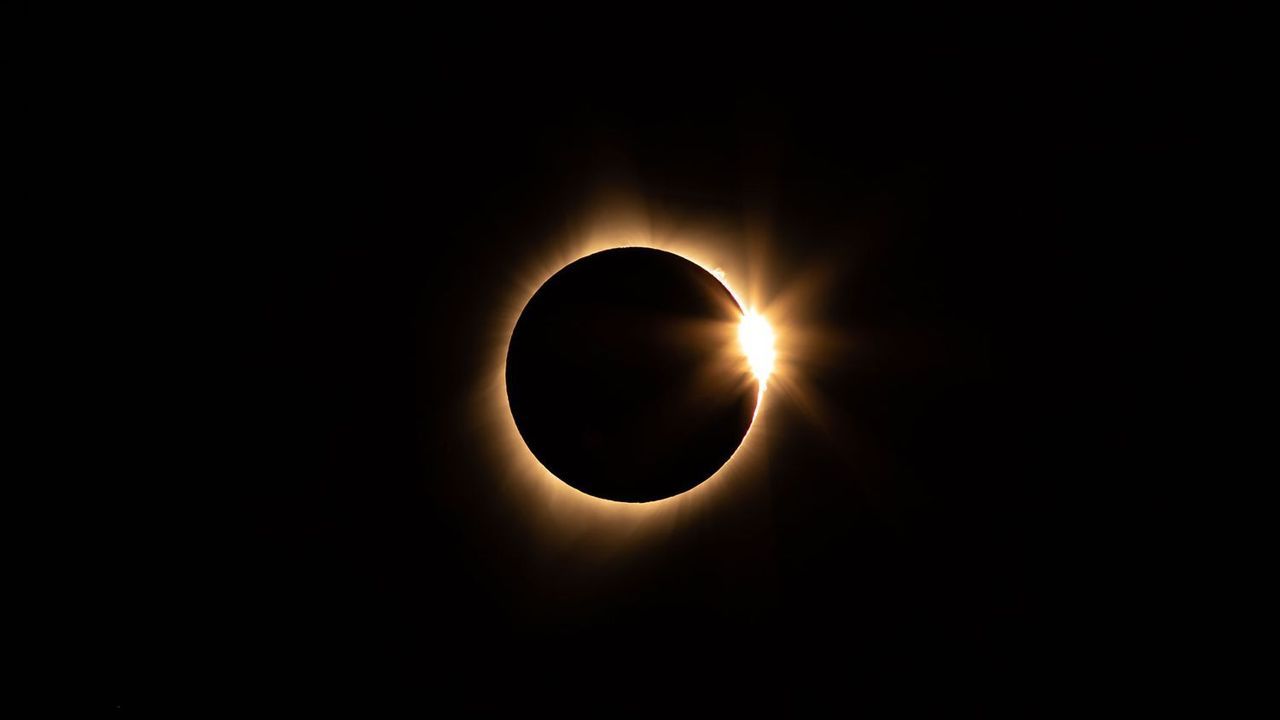 Near-full bookings across US as solar eclipse nears