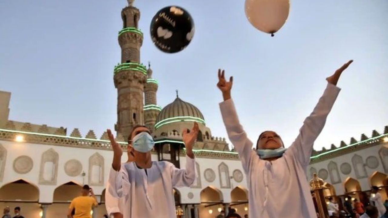Muslims worldwide prepare to celebrate Eid al-Fitr celebrations