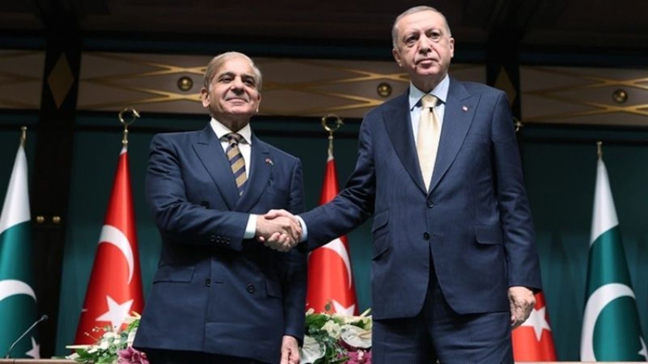 Erdogan discusses bilateral relations, terror attacks with Pakistan&#039;s prime minister