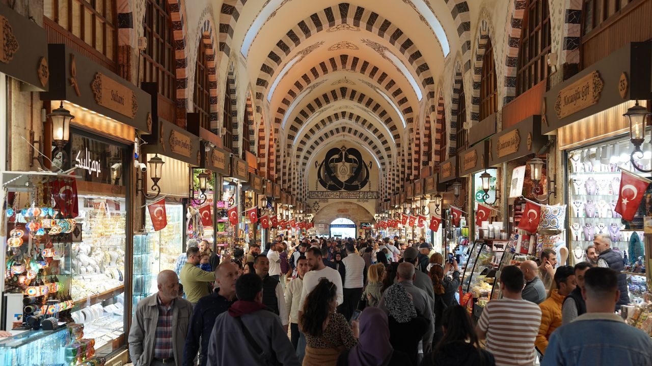 &#039;All festive vibes&#039;: Historic Eminonu preferred for Eid shopping in Istanbul