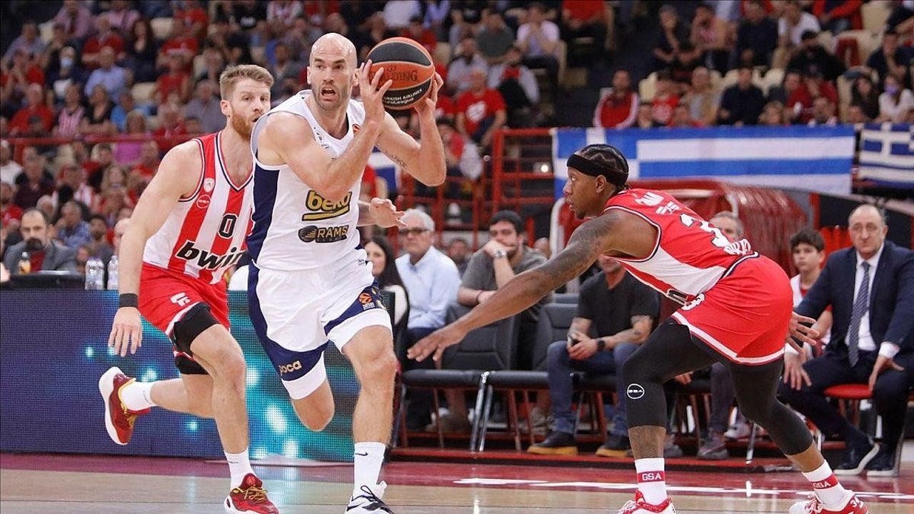 Olympiacos beats Fenerbahce Beko 84 - 81 in overtime to play Barcelona in EuroLeague playoffs