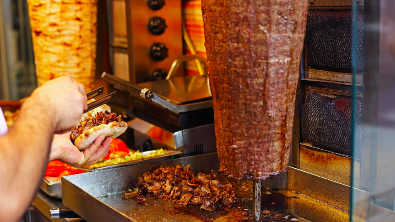 Berlin to Istanbul: 60-kg doner kebab awaits German president