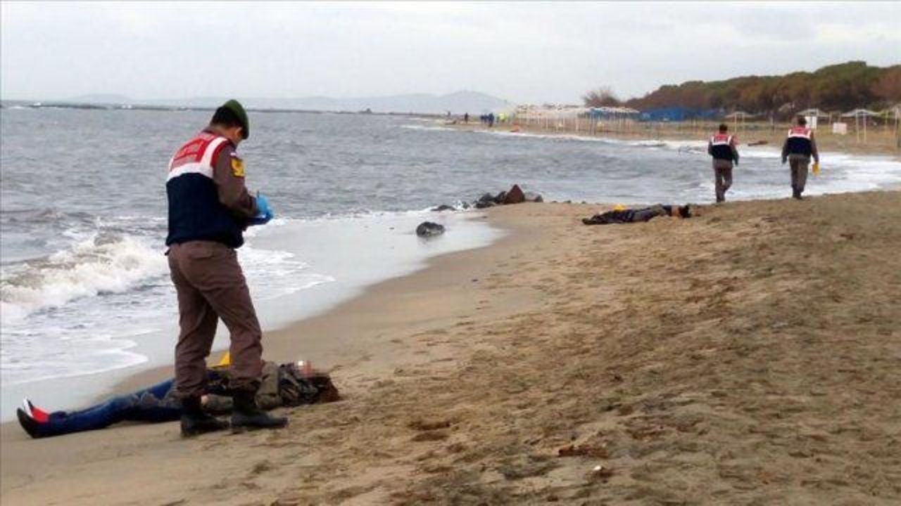 24 die as refugee craft sinks off Turkish coast