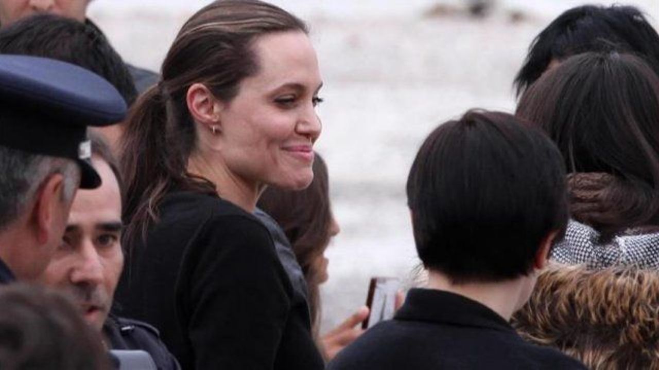 Angelina Jolie meets refugees on Greek island