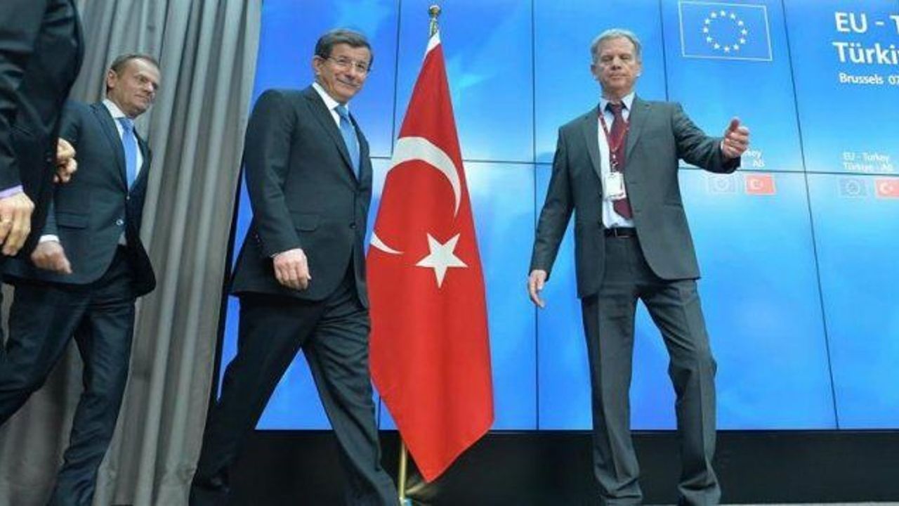 PM Davutoglu heads to Brussels over refugee deal