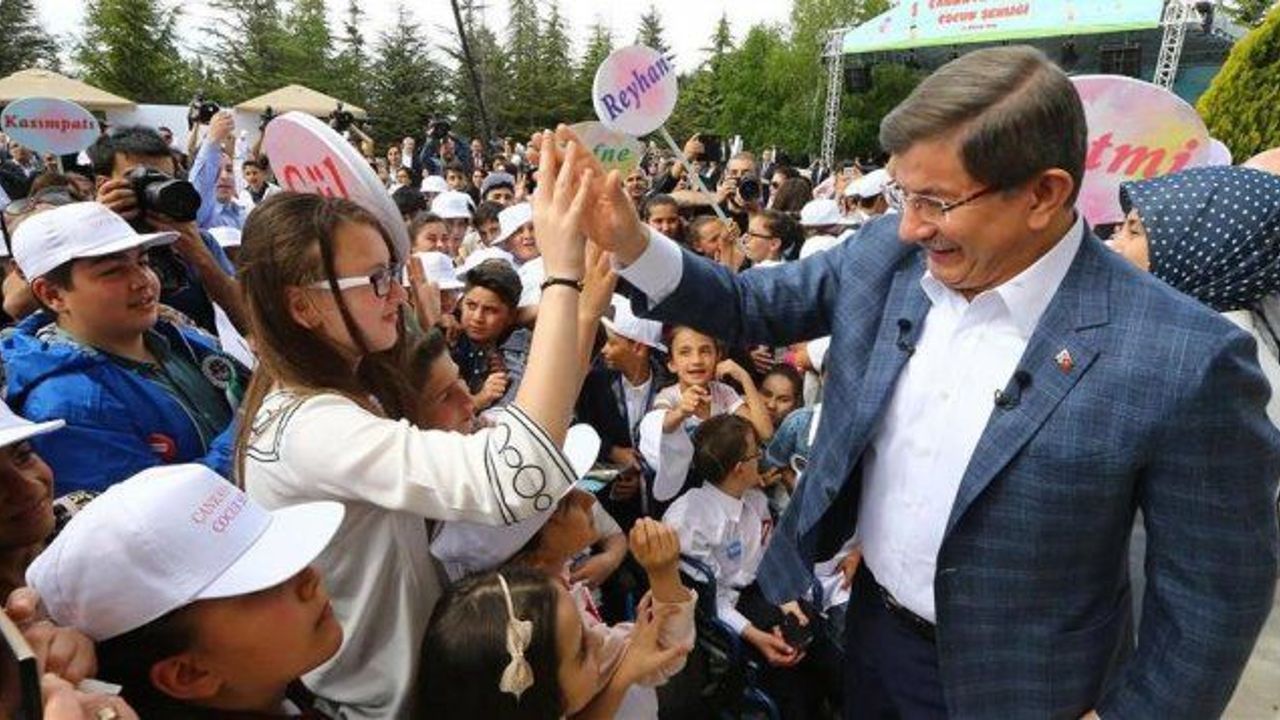 PM Davutoglu celebrates Children’s Day in Ankara
