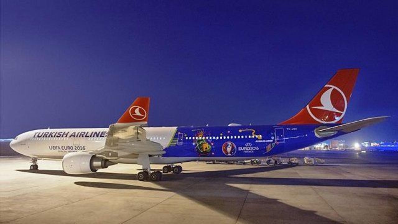 Turkish Airlines&#039; Euro 2016 plane heads for Paris