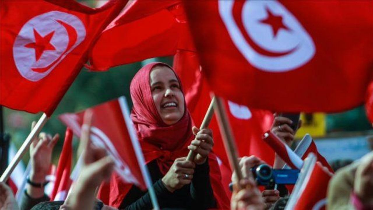 Tunisia&#039;s Ennahda party sticks to political path