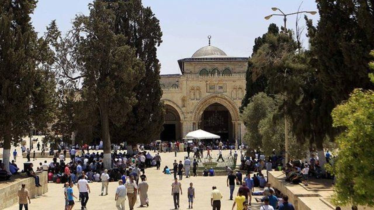 250,000 Muslims visit Al-Aqsa for 3rd Friday of Ramadan