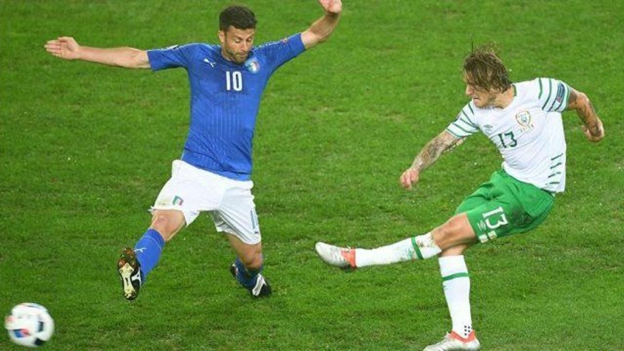 Irish stun Italy to make knockout stages