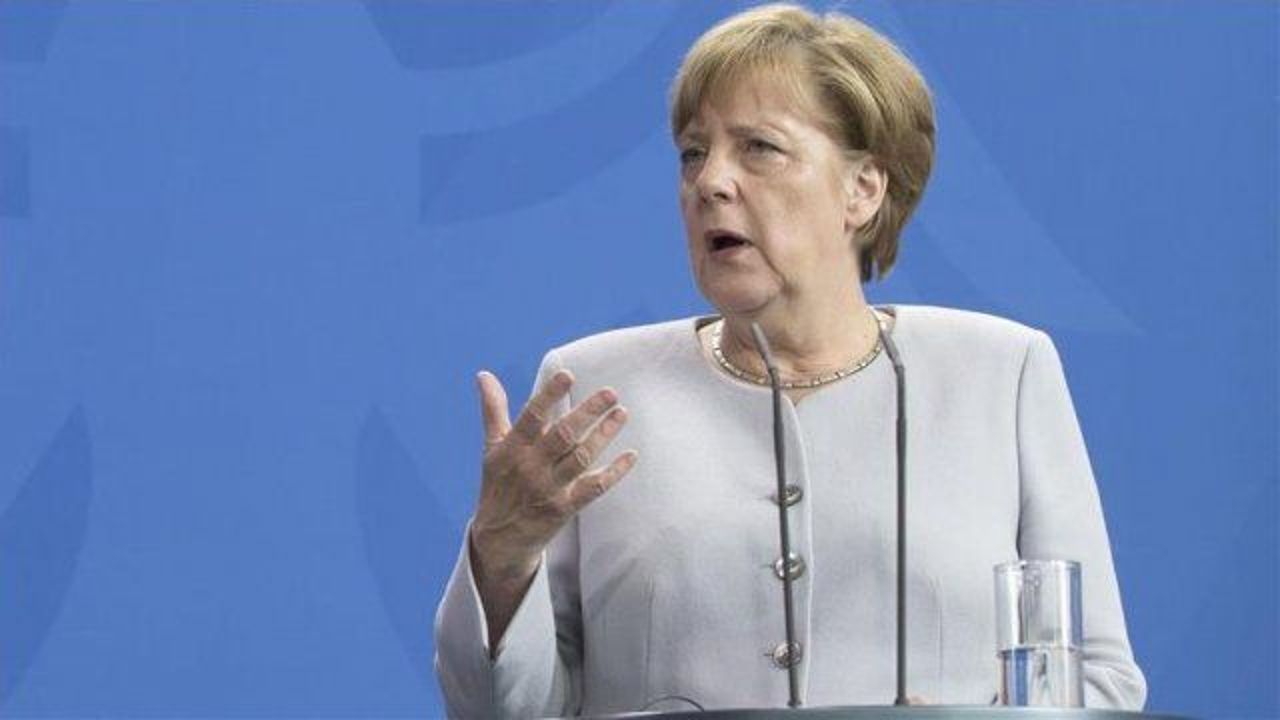 Merkel urges timely start for Brexit talks