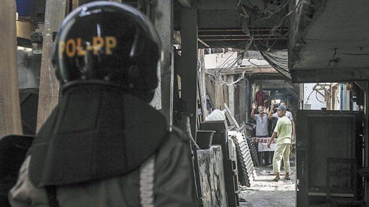 Suicide bomber targets Indonesian police headquarters
