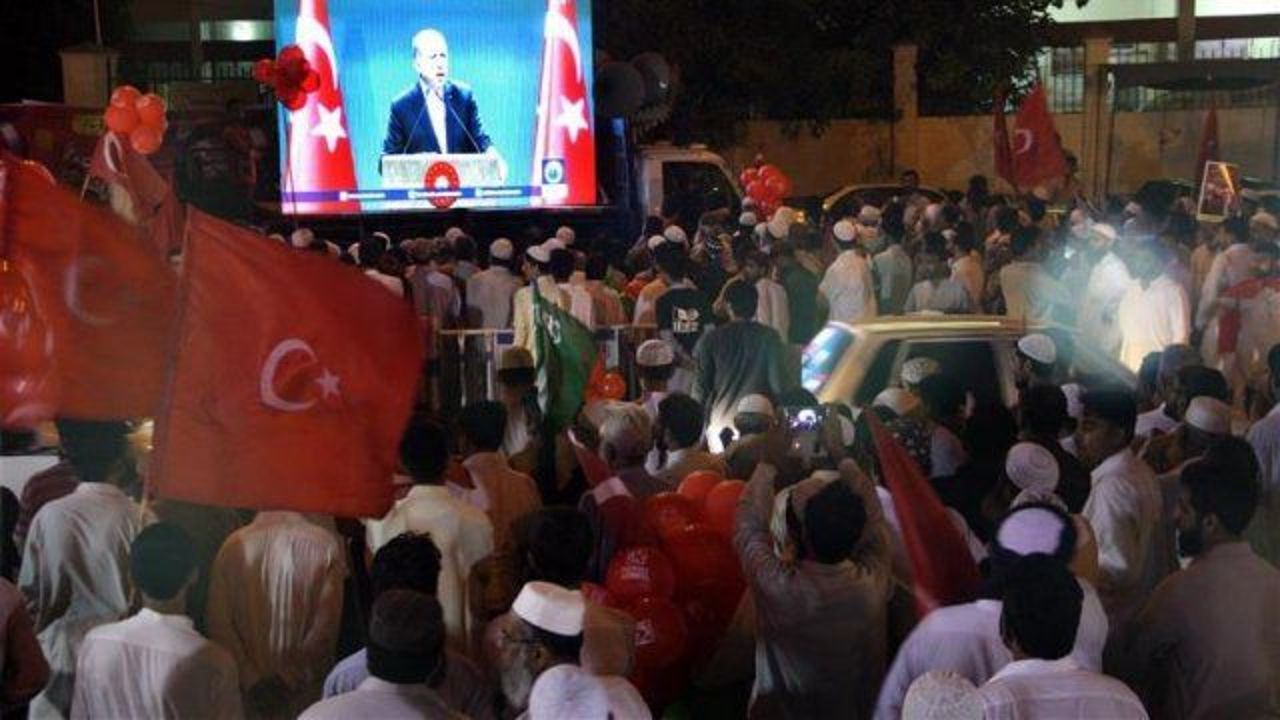 Thousands rally in Pakistan in solidarity with Turkey