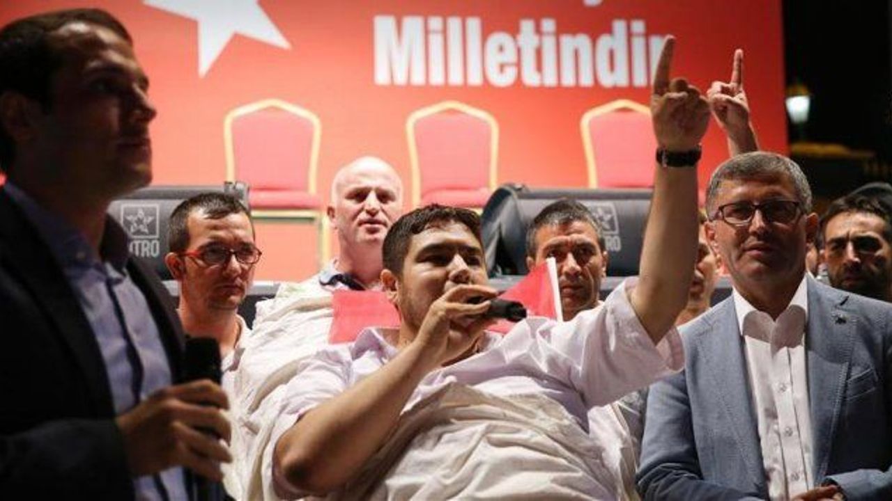 Hero of July 15 coup bid speaks to Istanbul crowd