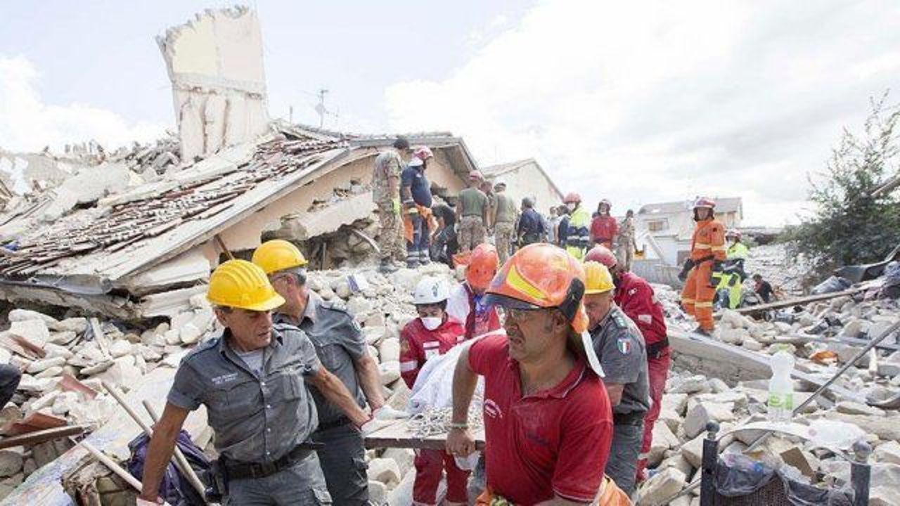 Rescuers hunt for survivors of Italian earthquake