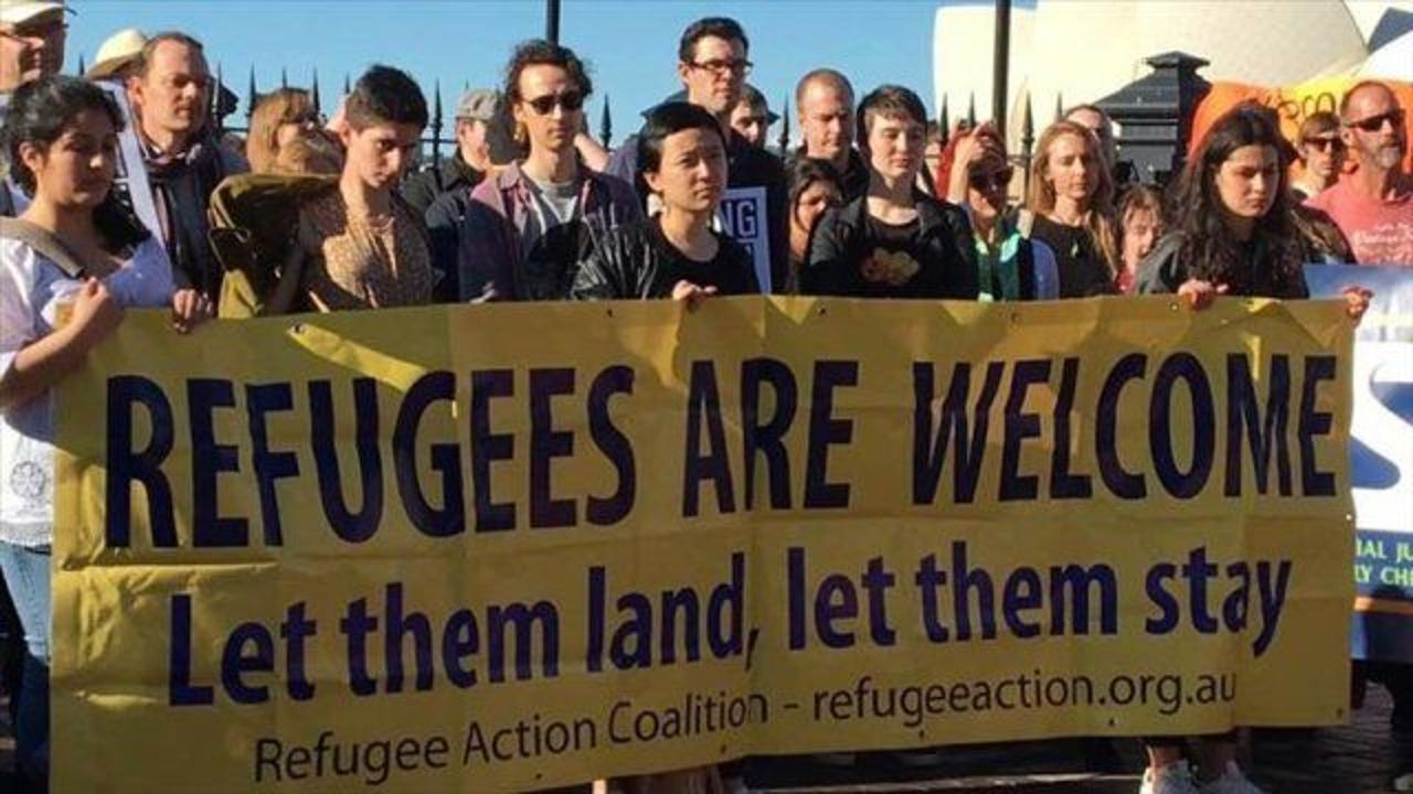 Thousands rally in response to refugee pleas