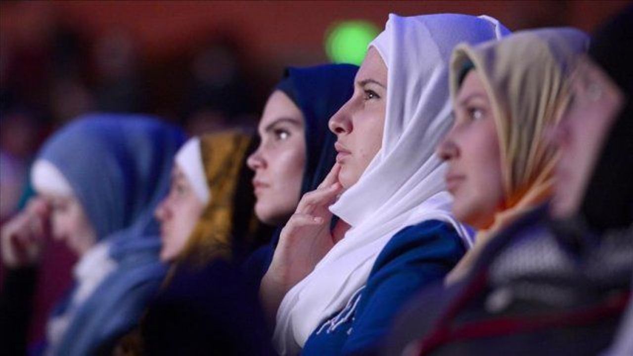Spain: Muslim women battle headscarf discrimination