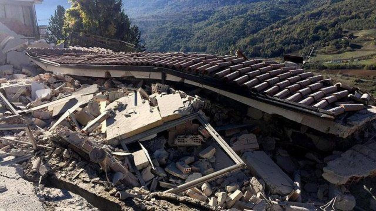 Earthquake rocks central Italy