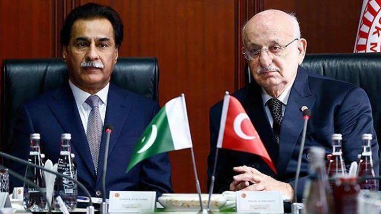 Pakistani parliament speaker hails Turkey&#039;s resilience