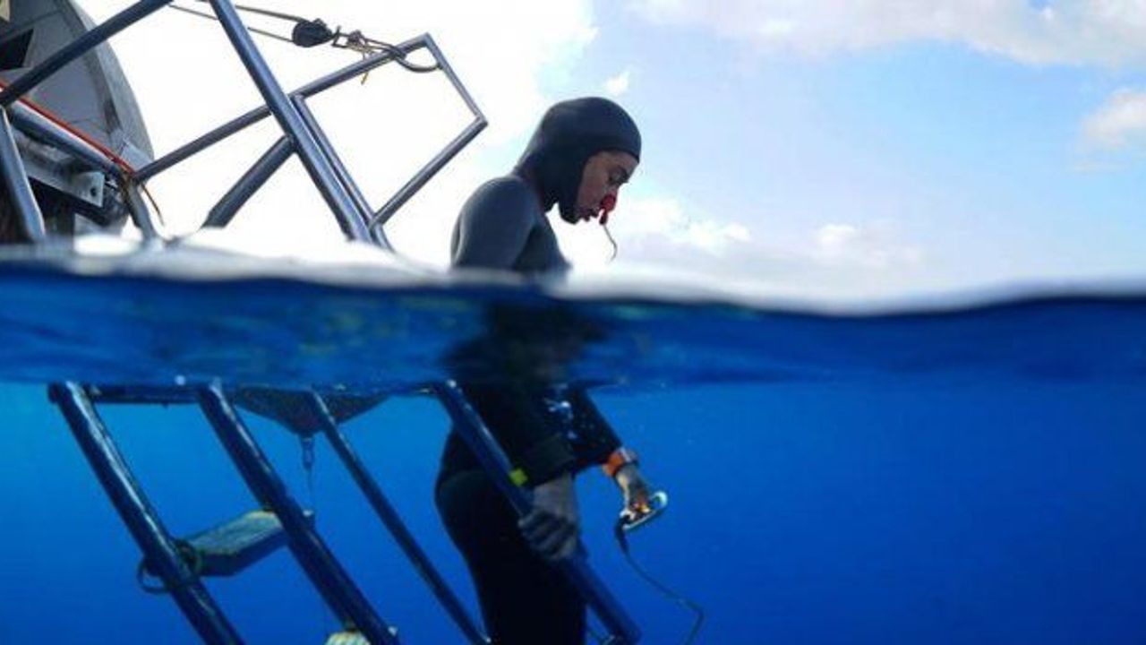 Turkish freediver dedicates new record to coup martyrs