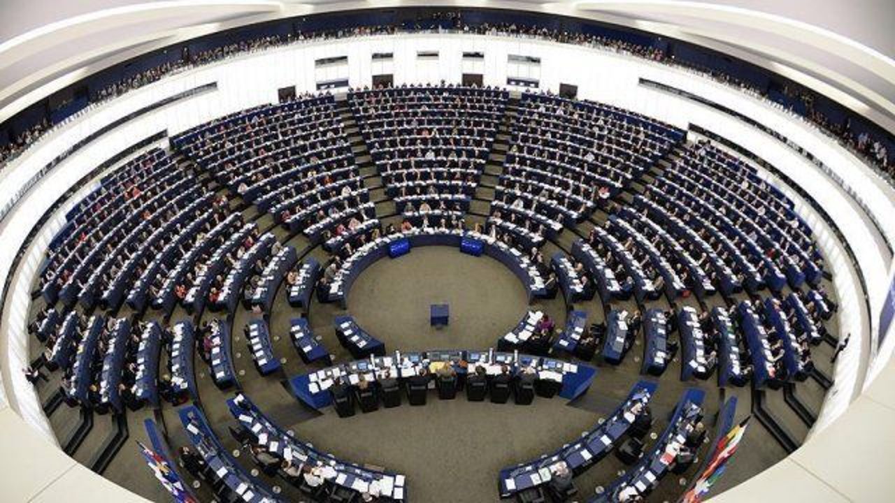 European lawmakers back motion to halt Turkey, EU talks