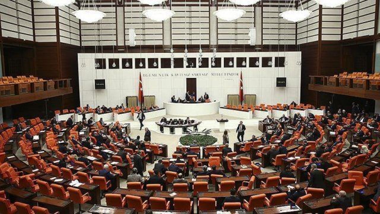 Turkish MPs approve constitution change