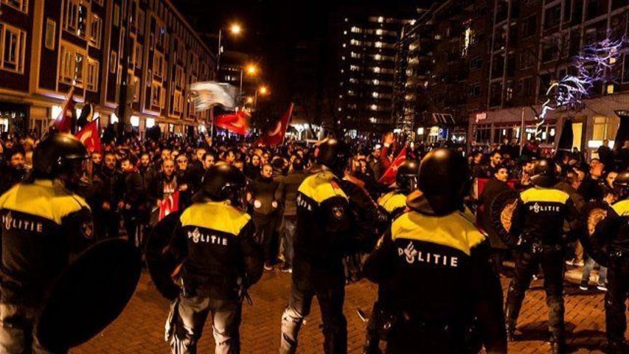 Dutch police &#039;permitted to shoot&#039;, Rotterdam mayor says