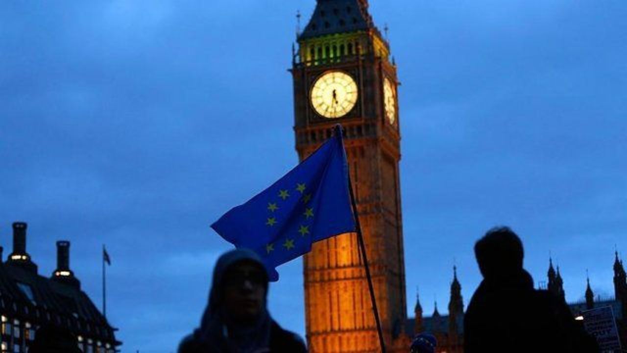 UK&#039;s EU exit embroiled in &#039;threats&#039; row on first day