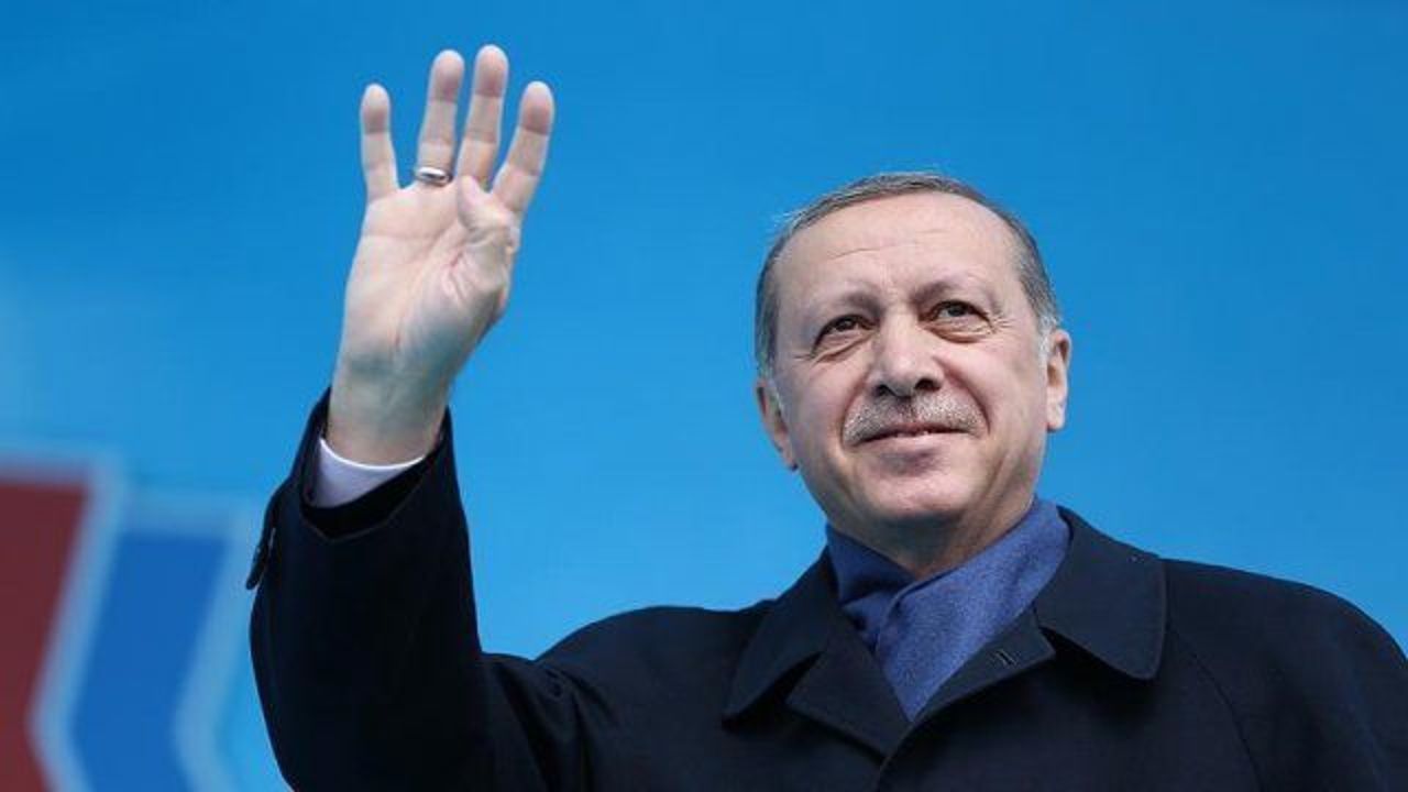Erdogan congratulates party heads on referendum victory