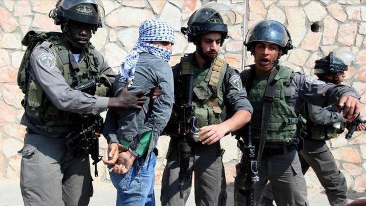 Israel detains 12 Palestinians in West Bank raids