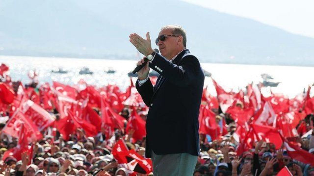 With 1 week until referendum, President Erdogan stumps in Izmir