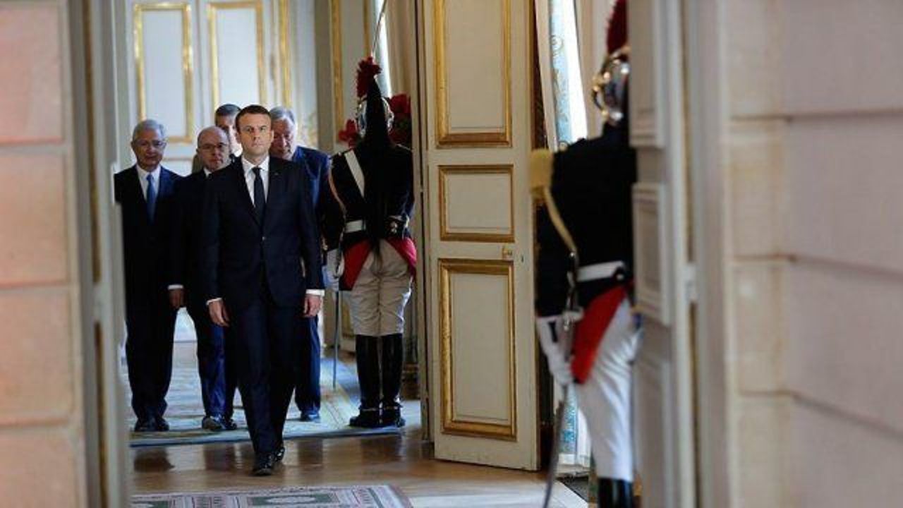France&#039;s Macron delays unveiling government