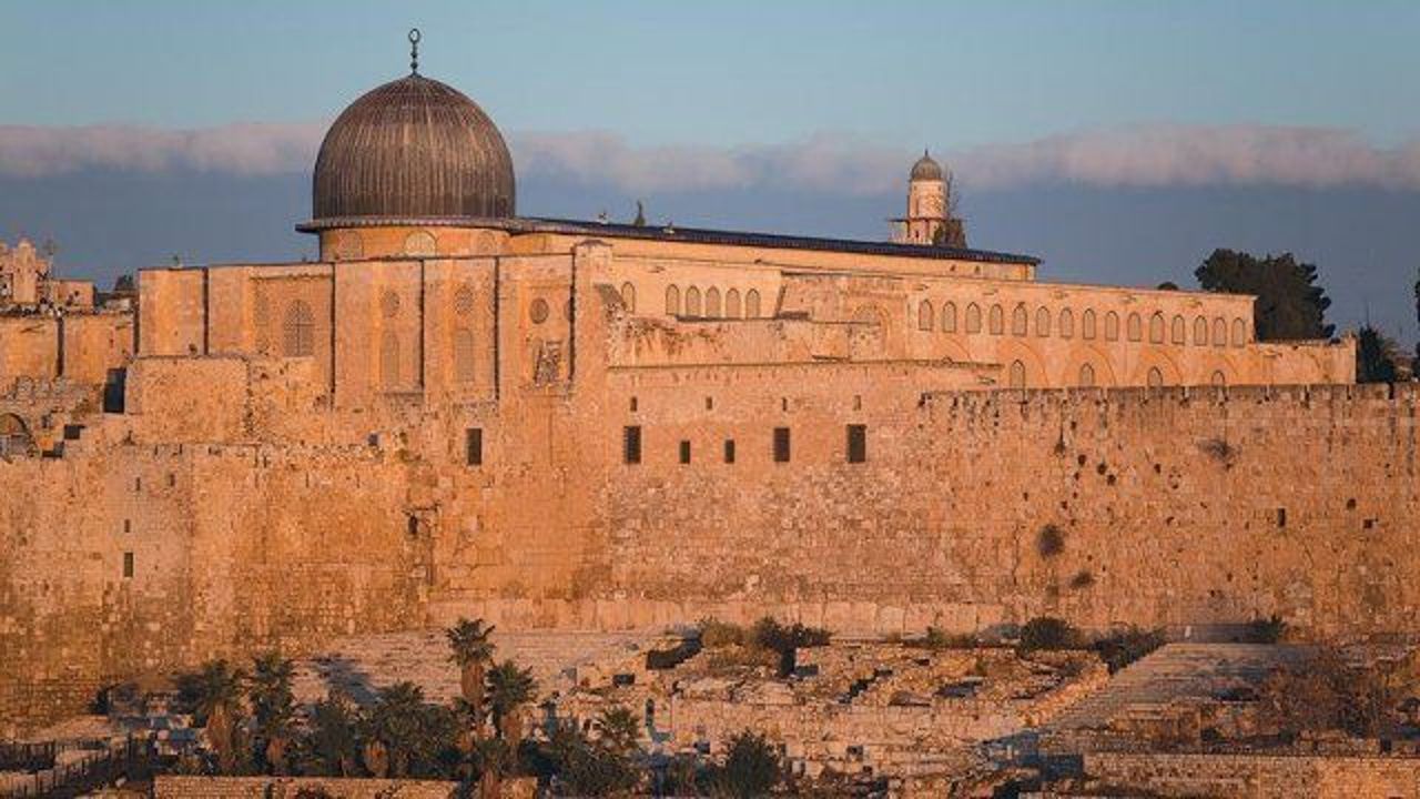 Muslim scholars call for &#039;day of anger&#039; over Al-Aqsa