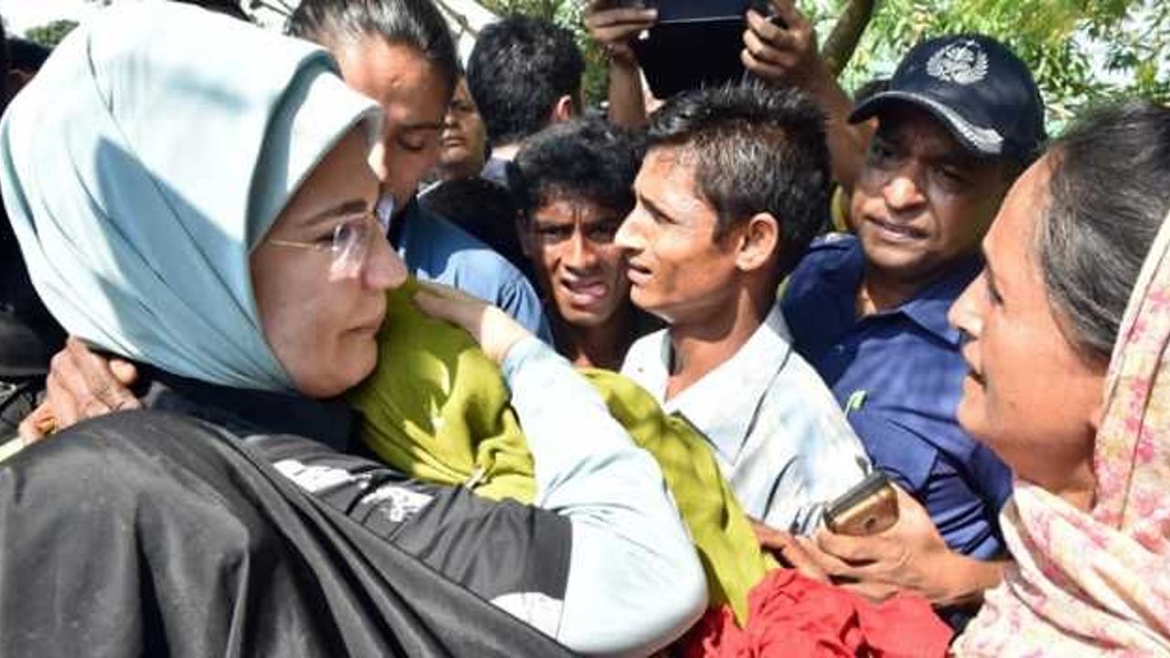 Turkey&#039;s first lady visit Rohingya refugee camp in Bangladesh