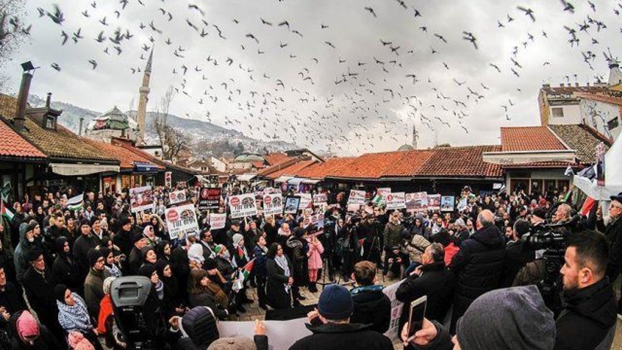 Bosnians rally against Trump&#039;s Jerusalem move