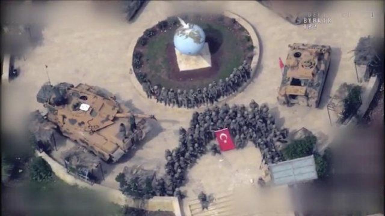 Turkish troops form crescent in Afrin town center