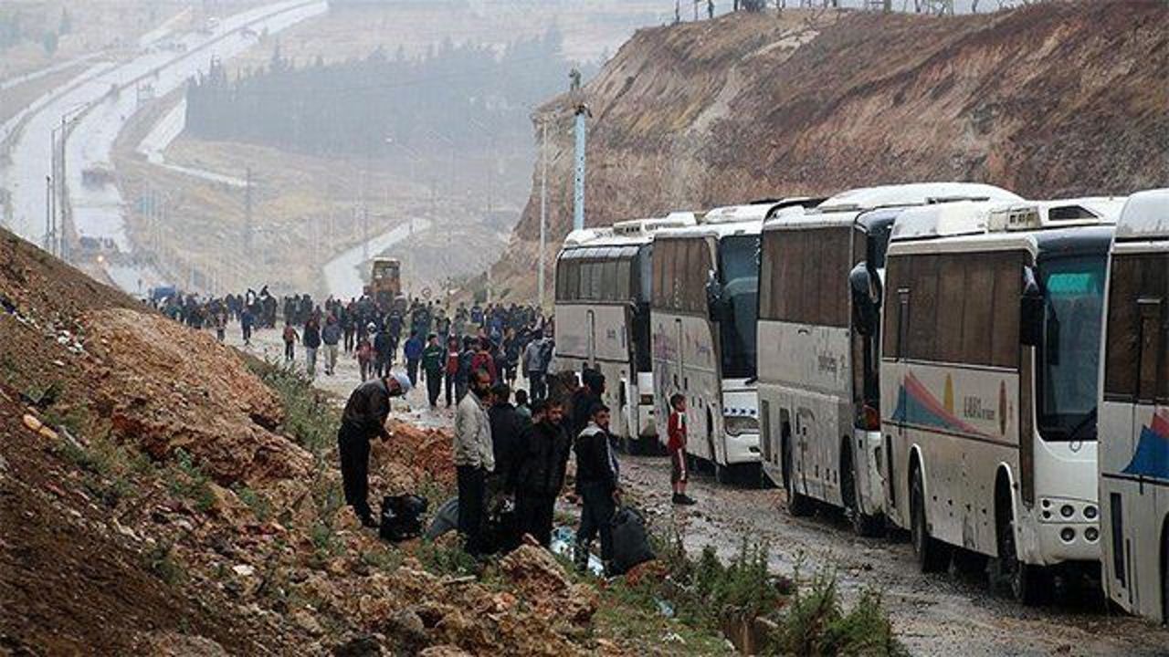 More evacuees from Homs, Syria arrive in Aleppo, Idlib