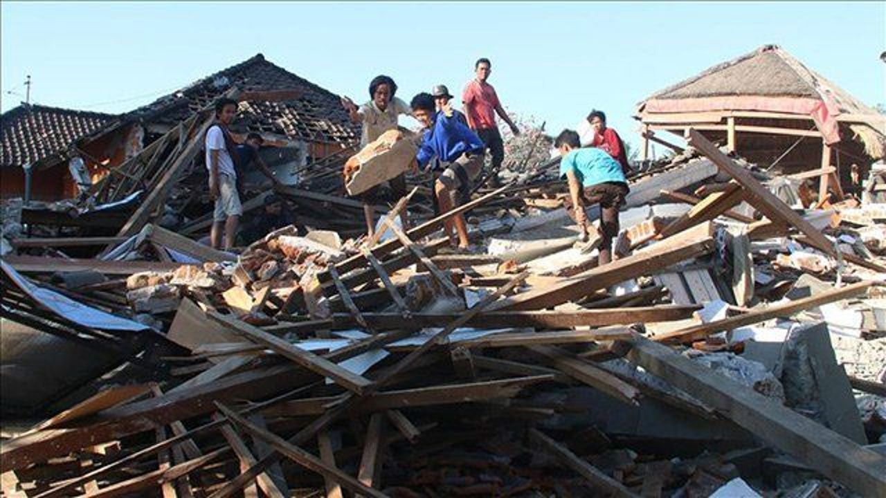Death toll from Indonesian quakes climbs to 555