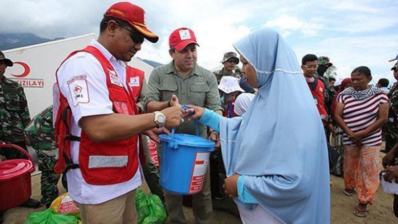 Turkish Red Crescent sends aid to quake-hit Indonesia