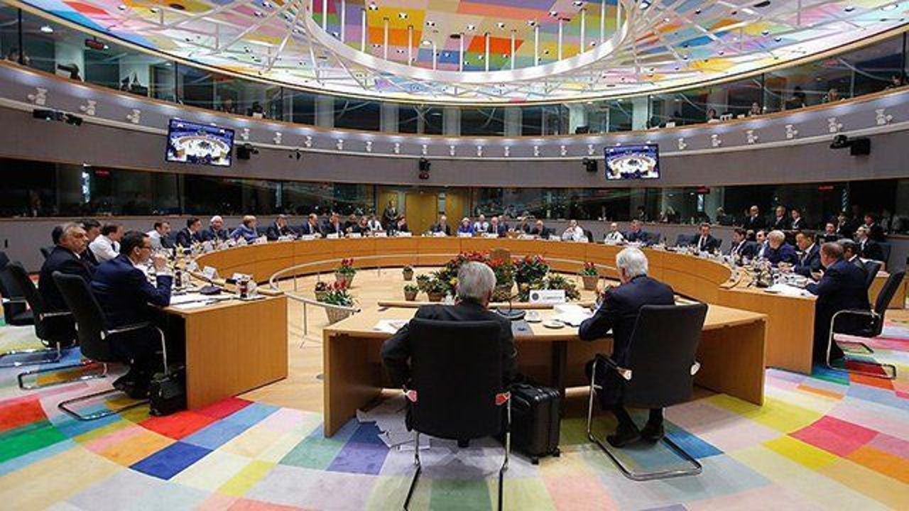 EU leaders approve Brexit deal, political declaration