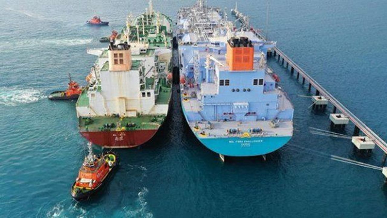 Massive ship-to-ship LNG transfer starts in Turkey