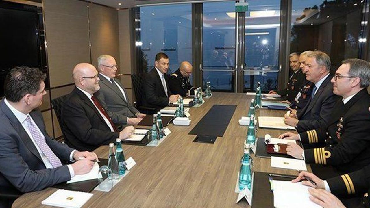 Turkish defense minister discusses Syria with US envoy