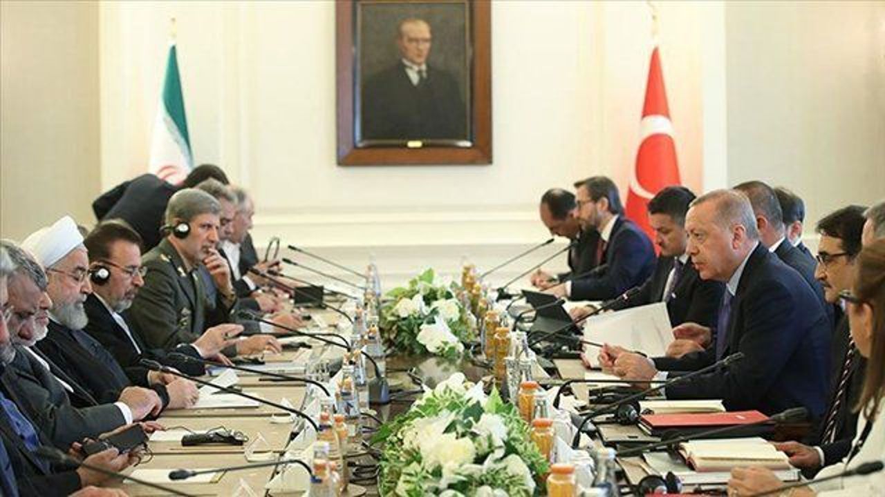 Turkish, Iranian presidents hold bilateral meeting